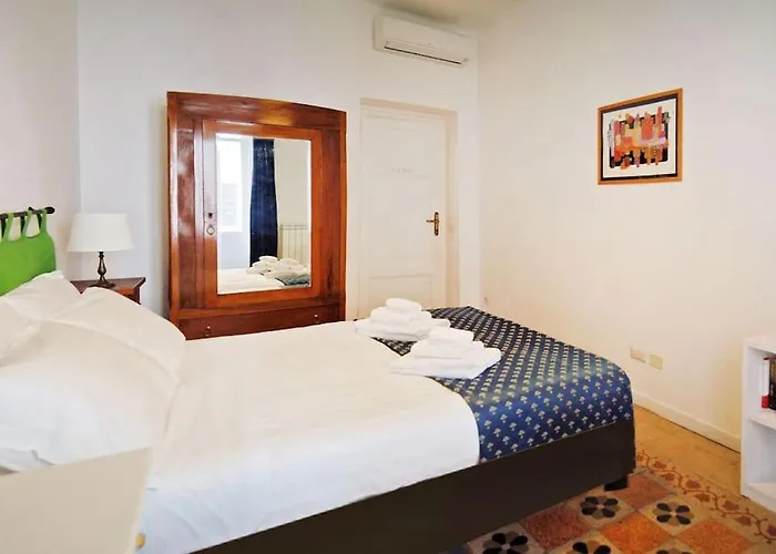 Near Colosseum By Varental 2br + 1sb
