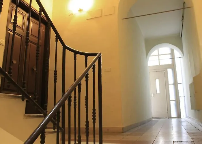Near Colosseum By Varental 2br + 1sb Apartamento