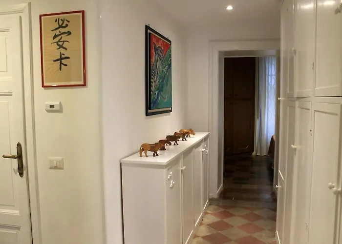 Near Colosseum By Varental 2br + 1sb *