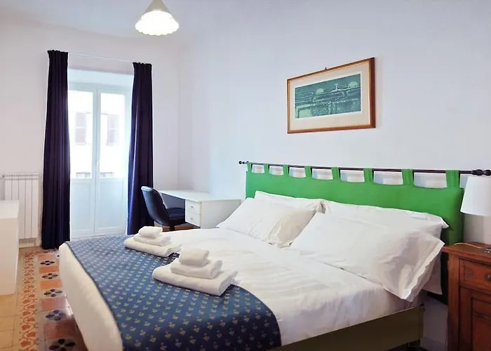 Near Colosseum By Varental 2br + 1sb Apartamento Roma