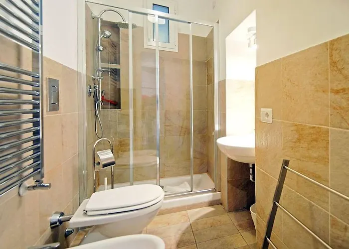 Near Colosseum By Varental 2br + 1sb