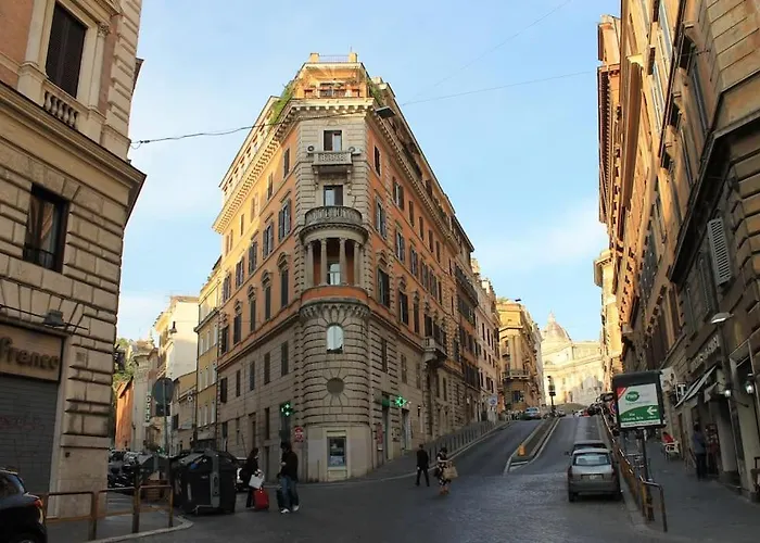 Near Colosseum By Varental 2br + 1sb Roma